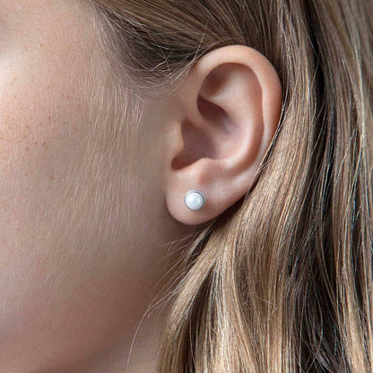 In Season Jewelry - Pearl 7mm Baby / Kids Earrings Screw Back - Sterling Silver