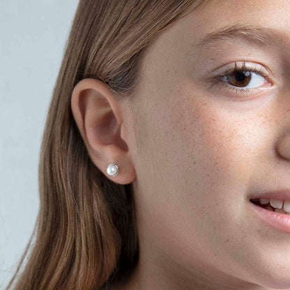 In Season Jewelry - Pearl 7mm Baby / Kids Earrings Screw Back - Sterling Silver